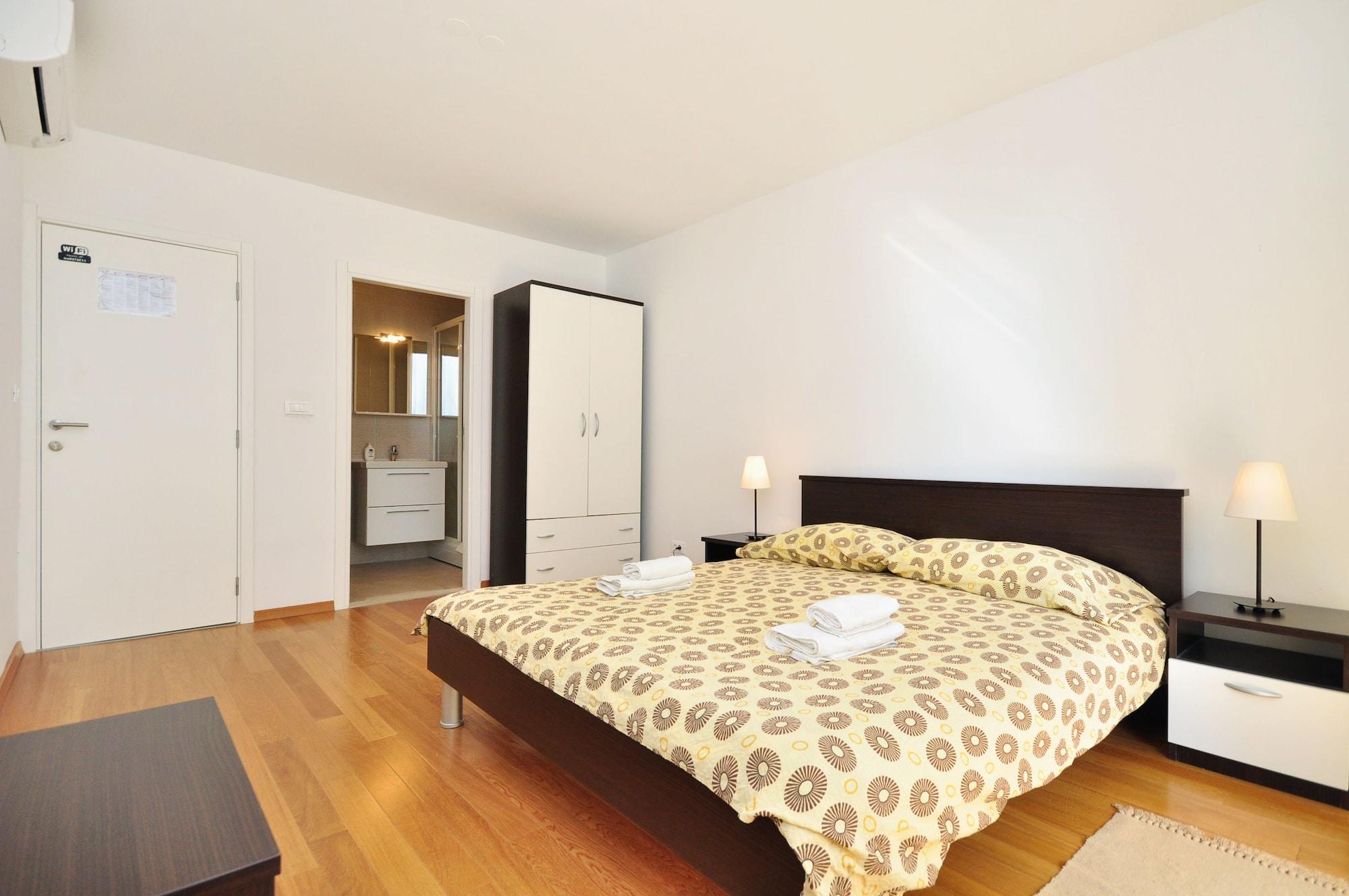 Adriatic Queen Rooms & Apartments สปลิท ภายนอก รูปภาพ