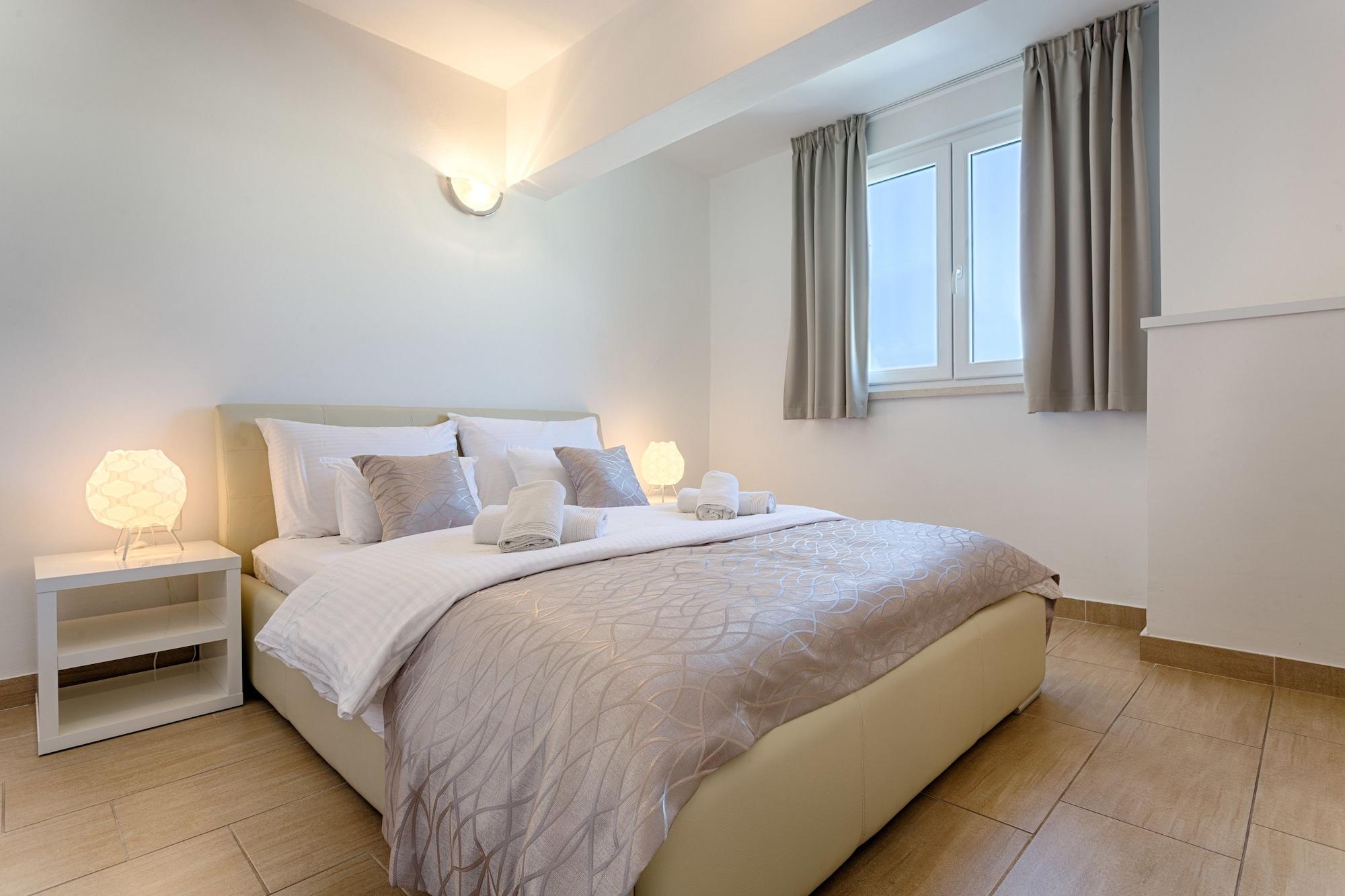 Adriatic Queen Rooms & Apartments สปลิท ภายนอก รูปภาพ
