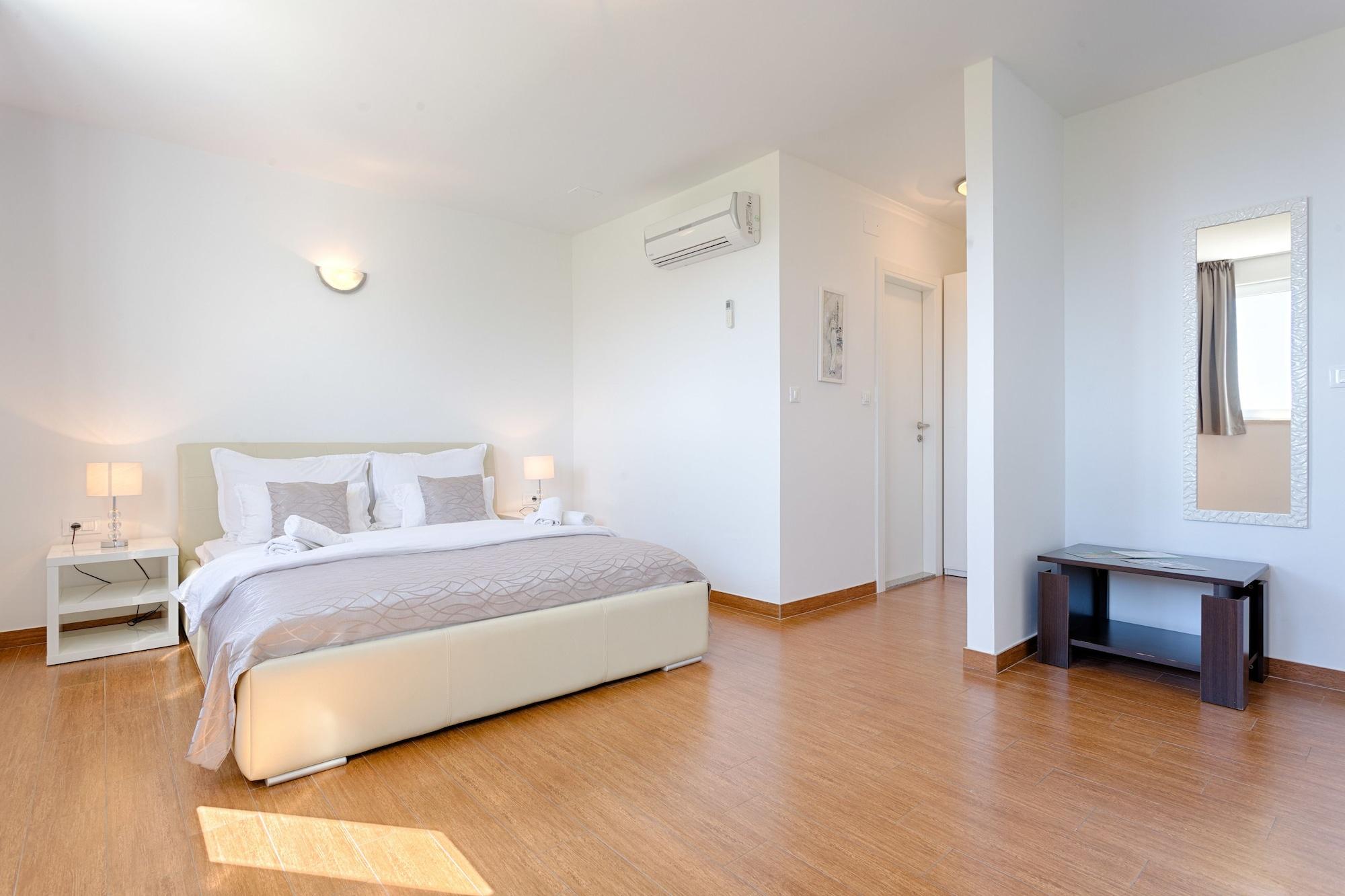 Adriatic Queen Rooms & Apartments สปลิท ภายนอก รูปภาพ
